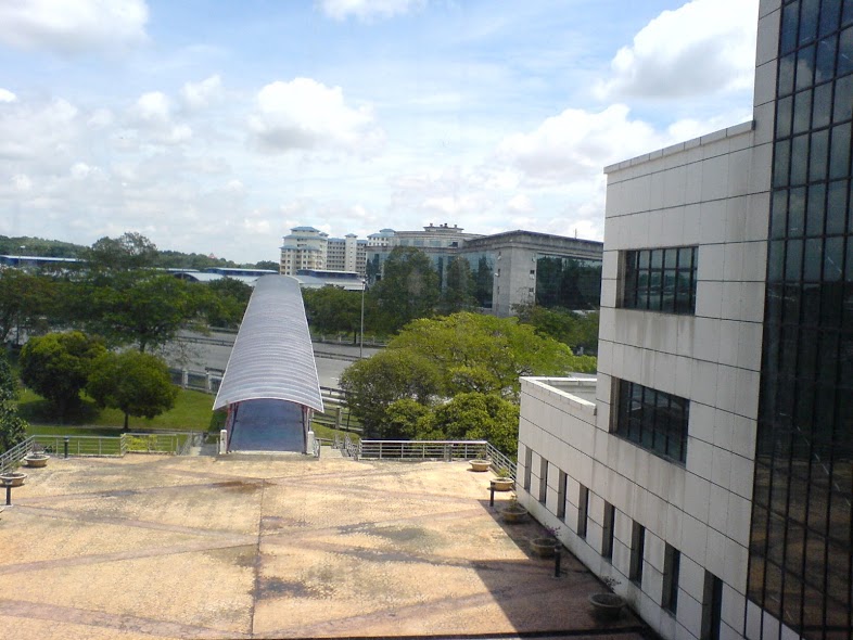 جامعة تناجا في ماليزيا 